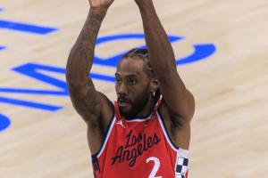 卡式中投！小卡标志性后仰砍下本场第51分！