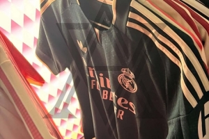 皇马26-27赛季客场球衣谍照：罕见采用绿色为主色