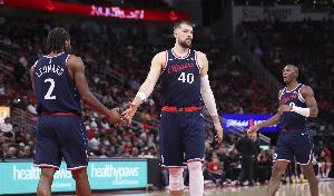 卢谈祖巴茨缺席：一场少了11个板 需要全队共同努力来弥补