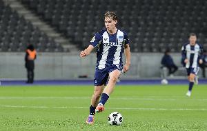 记者：拜仁准备2500万欧引进艾希霍恩，替代可能离队的格雷茨卡