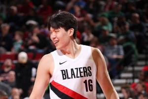 美媒体人：杨瀚森做好防守自然就有时间 不能一上场对方就得分