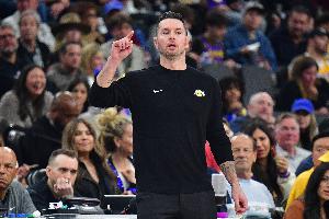 雷迪克：防守体系的目标是 每个球员在每个回合都全身心投入防守