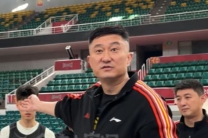 杜锋：赵戌宏在我这打首发 在山西大名单都不进 我给过每个人机会