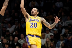 东契奇：尽管小史密斯最近几场没打 但他今天被叫到了&且打得很棒