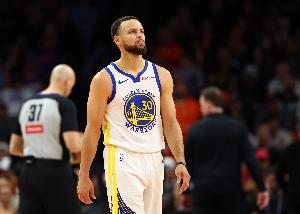 库里：猛龙在最后阶段加强了压力 我们没有足够多的应对办法