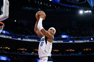 哥们你欧文啊？布威替补12中8高效拿下22分4板4助1断