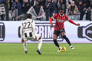 隆戈：米兰总监塔雷与托莫里的经纪公司会面，双方都有意续约