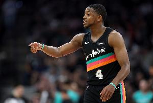 复出没状态！福克斯13中4得到14分2板3助1断 三分仅6中1