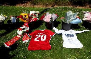 回望2025足坛告别季：永失若塔马塞洛荣退，魔笛丁丁孙哥开启新篇