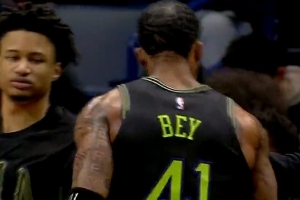 会挽雕弓如满月！萨迪克·贝压哨三分再进 个人单节已砍下21分！