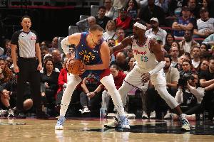 阿德巴约：约基奇不会轻易假摔&故意造犯规 你能看到他的伟大之处