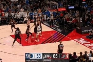 防到位了！克里斯蒂迎着杨瀚森防守命中高难度后仰跳投