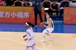 就得坚决！胡明轩追身三分张手命中 广东追平比分&打平天津！