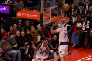 这下逮个正着！弗拉格篮下钉板大帽阿夫迪亚上篮