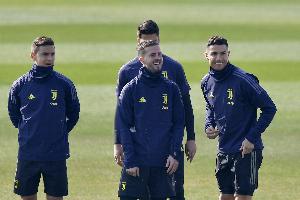 曾效力罗马尤文巴萨！官方：35岁皮亚尼奇退役，结束18年职业生涯