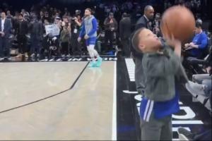 父子同台👨‍👦库里跟卡农一起热身 后者双手运球有模有样