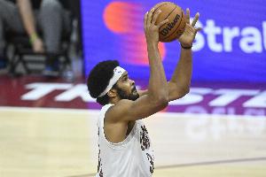 全队唯一得分上双！阿伦上半场12投6中砍下12分4篮板