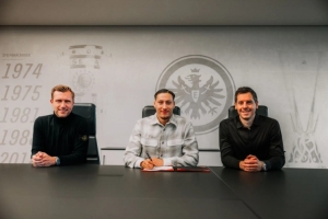 进货！官方：法兰克福签下22岁前锋埃布努塔利布 转会费约800万欧