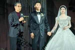 祝福💕25岁朱辰杰昨日大婚深情告白妻子，81岁徐根宝到场见证