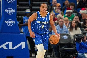 状态出色！贝恩半场13中6拿下18分6板2助1帽 首节11分