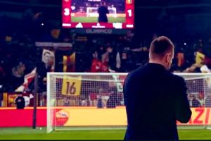 你永远不会成为我们的敌人！罗马球迷看台横幅致敬客队主帅德罗西