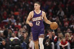 效率很高！吉莱斯皮半场6中5拿到13分 三分4中3