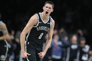 这场手感真火热！8号秀杰明底角三分还在进 6记三分生涯新高！