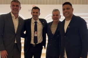 📷四大传奇同框！巴乔社交媒体晒与大罗、马尔蒂尼及菲戈合照