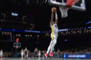 关键时刻发力！梅尔顿和理查德先后抢断反击得手 率队锁定胜局