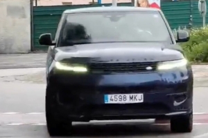 复出在即！西媒：阿劳霍驾车抵达巴萨训练基地