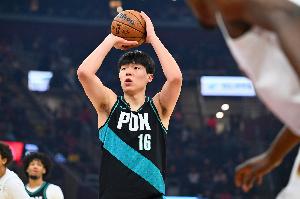 拓记：斯普利特首次在非被动下将瀚森纳入常规轮换 这是全新挑战