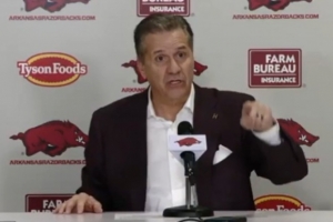 名帅卡利帕里：不管你哪里人 你参加了选秀被选中 你就不能打NCAA