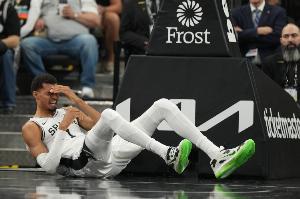 真有玄学？文班亚马回归首发后 马刺遭遇两连败