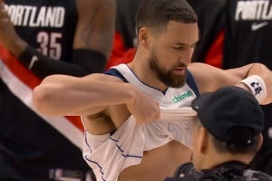 没能拯救球队！克莱最后3秒接球绝平三分可惜偏出