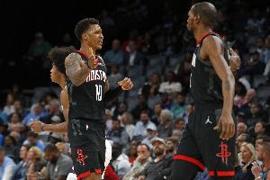 KD：我和小贾经常讨论 出手什么投篮要由我们决定 而非让防守决定