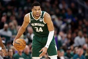 铁林：支持字母垃圾时间扣篮 但我也支持对面给他个恶犯让他受伤