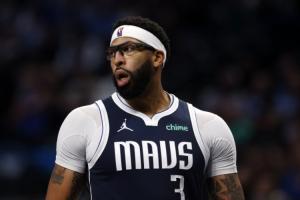 快进一下？名记：独行侠乐意送浓眉去老鹰 但他们不想要特雷·杨