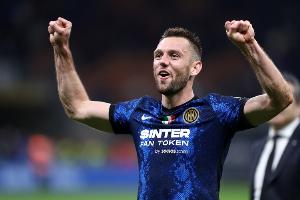 世体：若国米冬窗签中卫德弗里大概率离队，巴萨是否出手有待观察