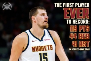 近三场比赛约基奇共轰下119分44篮板41助攻 NBA历史首人！