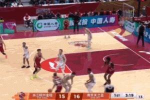 双人配合！琼斯挡拆下顺接约克抛传空接暴扣