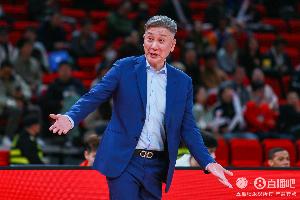 媒体人：深圳练阵地战 让球员学点真本事 别搞小快灵那虚无缥缈的