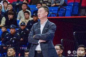 媒体人：刘维伟用战术理念改造失去杨瀚森的青岛 有点魔球的味道