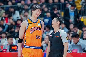 媒体人：开始新时代了！上海要冲冠军 辽宁则要为季后赛而战