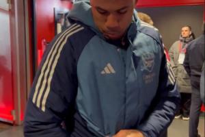 杀人诛心😂加布赛后比划3分入袋，模仿维拉中场奥纳纳庆祝