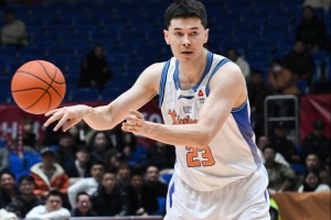 阿不都沙拉木：球队从连败消极情绪中走出来 篮板&分享球做的不错