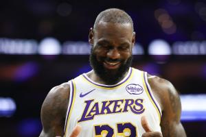 今日打活塞！詹姆斯生日夜5胜5负 场均32.9分7.1板6.9助