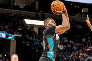 大放异彩！科沃德各种扣轰生涯纪录28分16板+4助 正负值+14