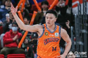 不浪费机会！李弘权半场4中4高效拿下9分1板1帽 正负值+14