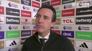 【太冷了 着急回更衣室】埃梅里赛后采访被问到：是不高兴了吗？