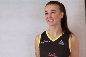 广东女篮官方：斯蒂芬妮·里德正式加盟球队